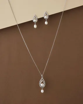 Elegant Pearl Studded Pendant Set D00865