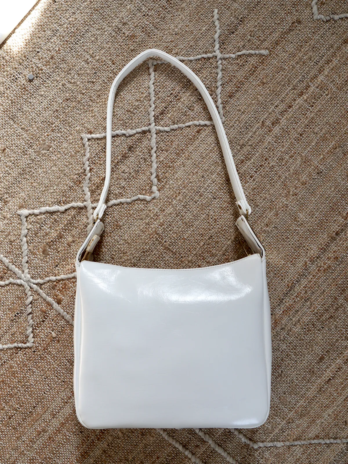 Mod Medallion White Vinyl Bag