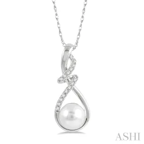 White Gold Pearl and Diamond Fashion Pendant